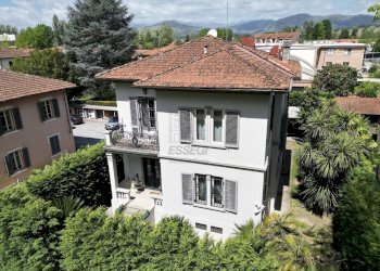 vendesi villa ristrutturata con giardino e terrazz - Villa Viale Pacini 35, Lucca - foto 1