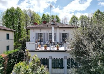 vendesi villa ristrutturata con giardino e terrazz - Villa Viale Pacini 35, Lucca - foto 2