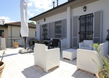 vendesi villa ristrutturata con giardino e terrazz - Villa Viale Pacini 35, Lucca - foto 3