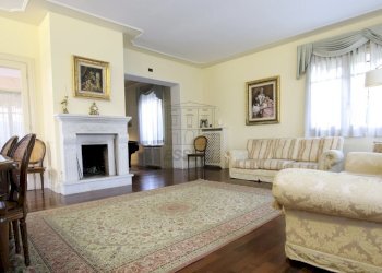 vendesi villa ristrutturata con giardino e terrazz - Villa Viale Pacini 35, Lucca - foto 11