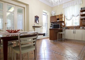 vendesi villa ristrutturata con giardino e terrazz - Villa Viale Pacini 35, Lucca - foto 15