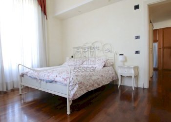 vendesi villa ristrutturata con giardino e terrazz - Villa Viale Pacini 35, Lucca - foto 18