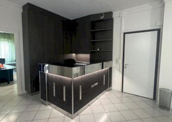 Interessante ufficio in affitto Lucca (6).jpg - Ufficio Viale Castruccio Castracani 395, Lucca - foto 1