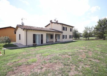 villa divisa in due abitazioni IA04117 (42).JPG - Villa Erta della Chiesa, Porcari 4, Porcari - foto 2