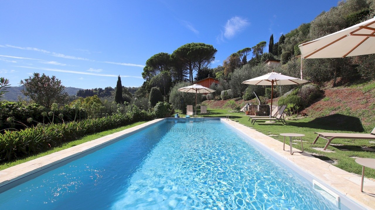 vendesi casa colonica con piscina e giardino lucca - Rustico Via di Mastiano e Gugliano 1024, Lucca - foto 1