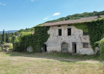 vendesi casa colonica da ritrutturare lucca collin - Casale Via del Cimitero ⅩⅩⅠⅠⅠ 529, Lucca - foto 8