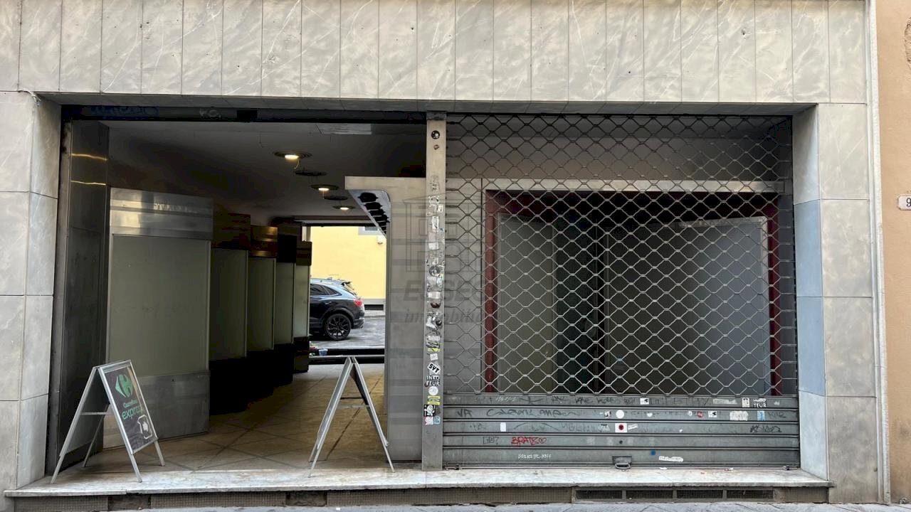vendesi fondo commerciale Lucca Centro Storico.jpg - Commercial Premises Via Calderia 7, Lucca - photo 2