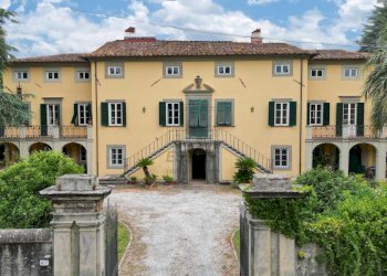 vendesi villa con giardino e limonaia lucca3.png - Villa Via dei Gambarini, Lucca - foto 2