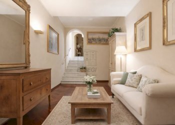 vendesi ampio appartamento Lucca Centro Storico.pn - Appartamento Piazza San Michele 10, Lucca - foto 1