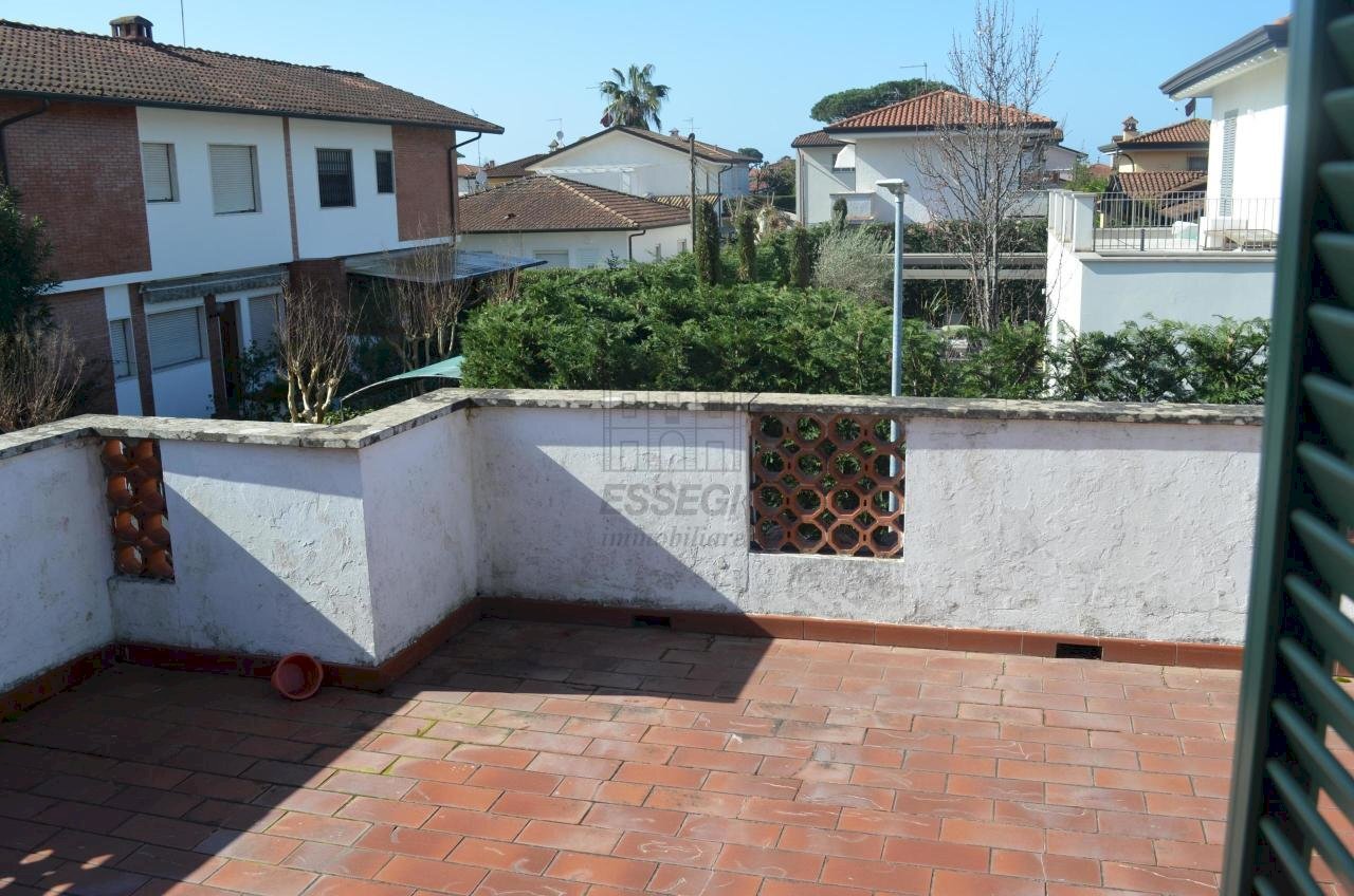 Villino da ristrutturare in ottima posizione (1).j - Villa Via Padre Ignazio da Carrara, Forte dei Marmi - photo 3