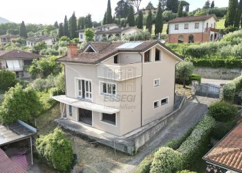 vendesi villetta indipendente con giardino e terra - Casa indipendente Traversa I Via Vecchia della Chiesa 26, Lucca - foto 1