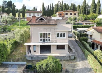 vendesi villetta indipendente con giardino e terra - Casa indipendente Traversa I Via Vecchia della Chiesa 26, Lucca - foto 2