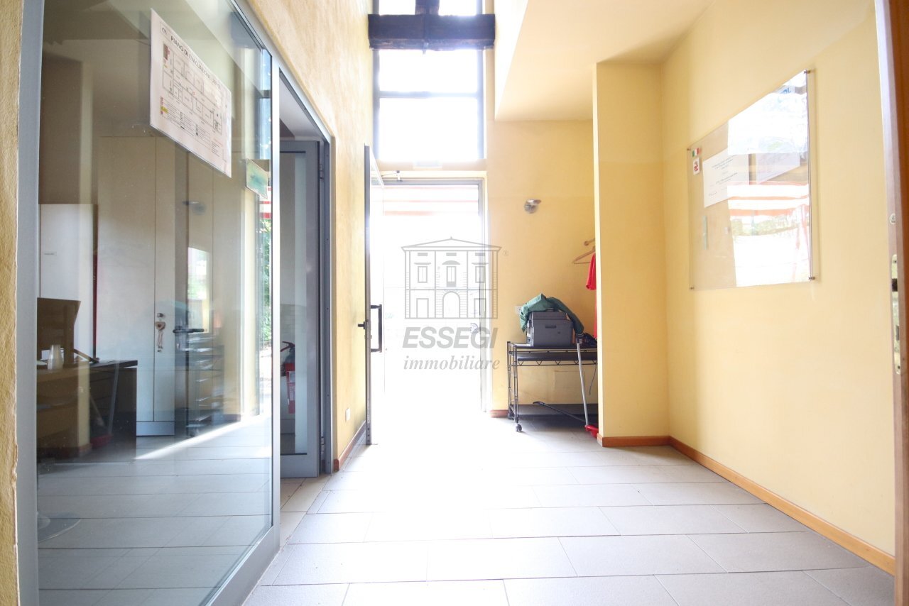 Villa uso ufficio con parcheggio recintato in vend - Office Traversa II Via Luporini 3, Lucca - photo 3