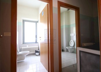Villa uso ufficio con parcheggio recintato in vend - Ufficio Traversa II Via Luporini 3, Lucca - foto 7