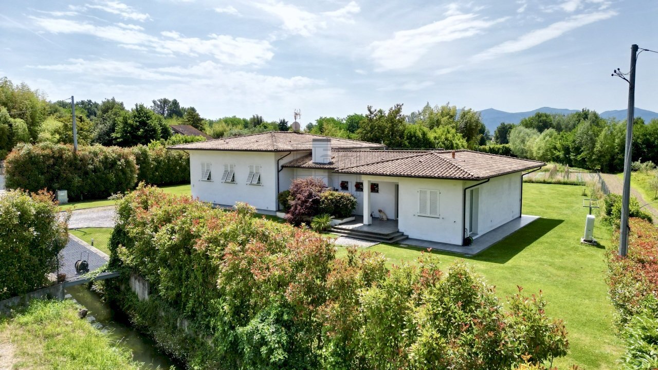 vendesi villa ristreutturata con giardino luccaDJI - Villa Viale Prete, Capannori - foto 1