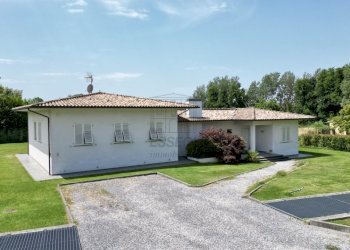 vendesi villa ristreutturata con giardino luccaDJI - Villa Viale Prete, Capannori - foto 2