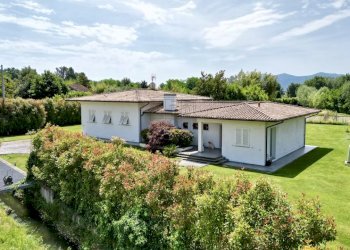 vendesi villa ristreutturata con giardino luccaDJI - Villa Viale Prete, Capannori - foto 1