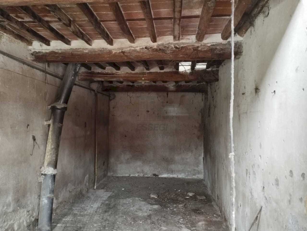 terratetto centrale di corte da ristrutturare (4). - Terratetto - Terracielo Via della Madonnina 13, Lucca - foto 2