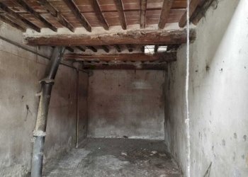 terratetto centrale di corte da ristrutturare (4). - Terratetto - Terracielo Via della Madonnina 13, Lucca - foto 2