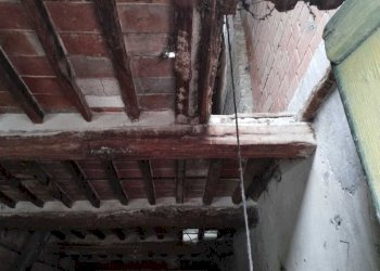 terratetto centrale di corte da ristrutturare (6). - Terratetto - Terracielo Via della Madonnina 13, Lucca - foto 1