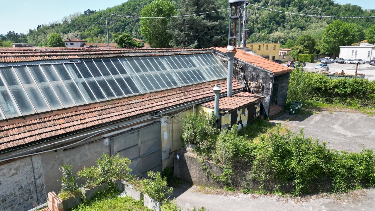 vendesi capannone lucca DJI_0048.JPG - Locale Commerciale Via della Chiesa di Saltocchio 171, Lucca - foto 2