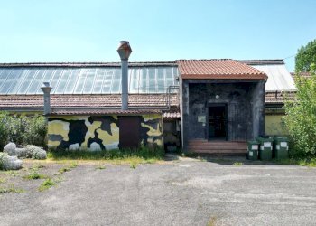 vendesi capannone lucca DJI_0046.JPG - Locale Commerciale Via della Chiesa di Saltocchio 171, Lucca - foto 1