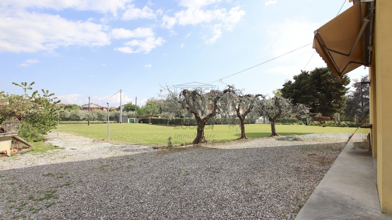 vendesi casa colonica con giardino privato luccaIM - Villa Via di Mammoli 1376, Lucca - foto 3