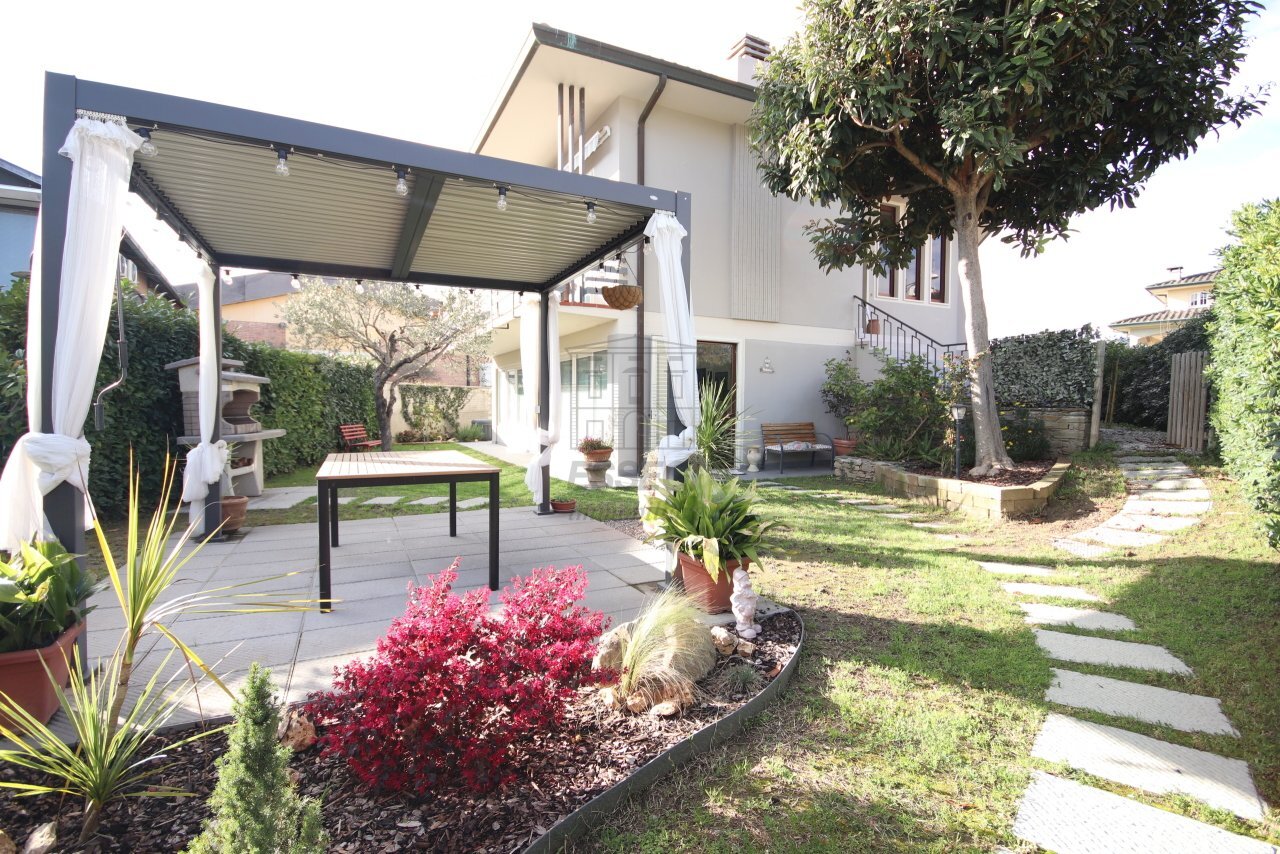 VILLA SINGOLA IA04023 (61).JPG - Villa Viale G. Puccini, S.Anna 1769, Lucca - foto 2