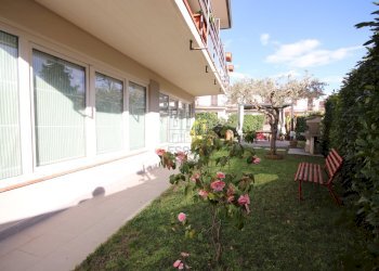 VILLA SINGOLA IA04023 (63).JPG - Villa Viale G. Puccini, S.Anna 1769, Lucca - foto 1