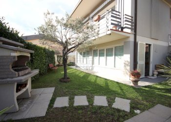 VILLA SINGOLA IA04023 (62).JPG - Villa Viale G. Puccini, S.Anna 1769, Lucca - foto 3