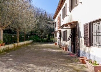 Casale diviso in tre unita abitative  (4).jpeg - Casale Via della Pollicchia 145, Lucca - foto 3