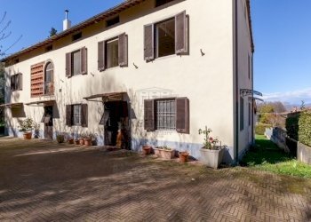 Casale diviso in tre unita abitative  (8).jpeg - Casale Via della Pollicchia 145, Lucca - foto 5