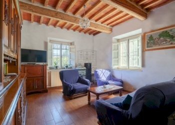 Casale diviso in tre unita abitative  (12).jpeg - Casale Via della Pollicchia 145, Lucca - foto 13