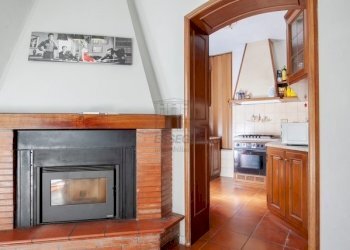 Casale diviso in tre unita abitative  (19).jpeg - Casale Via della Pollicchia 145, Lucca - foto 21