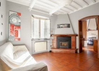 Casale diviso in tre unita abitative  (18).jpeg - Casale Via della Pollicchia 145, Lucca - foto 22