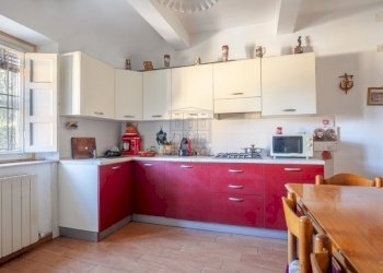 Casale diviso in tre unita abitative  (16).jpeg - Casale Via della Pollicchia 145, Lucca - foto 23