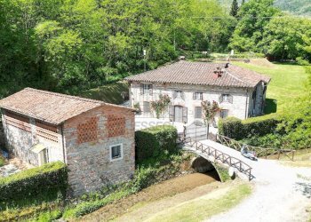 vendesi rustico in pitra con piscina luccaDJI_0092 - Casale Via della Chiesa 22° 9, Lucca - foto 2