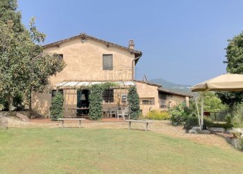 vendesi rustico colline lucchesi ristrutturato IMG - Casale Via della Scogliera 182, Lucca - foto 1