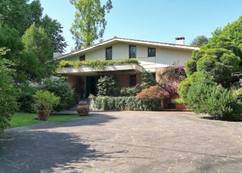 vendesi villa moderna anni 70 con parco DJI_0339.J - Villa Via di Moriano, Lucca - foto 1