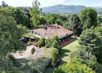 vendesi villa moderna anni 70 con parco DJI_0333.J - Villa Via di Moriano, Lucca - foto 3