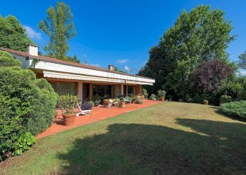 vendesi villa moderna con piscina lucca07.jpg - Villa Via di Moriano, Lucca - foto 7