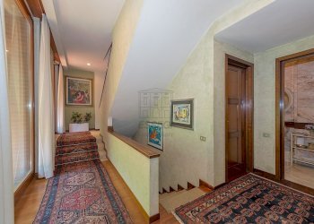 vendesi villa moderna con piscina lucca023.jpg - Villa Via di Moriano, Lucca - foto 17
