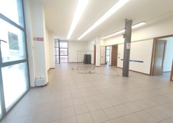 FONDO USO UFFICIO - UF01567 (2).jpg - Ufficio Via Sant'Anna 38, Lucca - foto 2