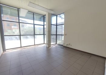 FONDO USO UFFICIO - UF01567 (3).jpg - Ufficio Via Sant'Anna 38, Lucca - foto 3