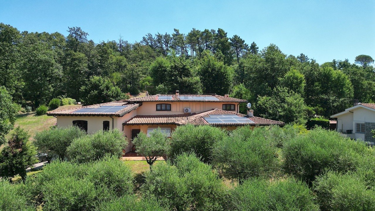 vendesi villa con piscina e giardino lucca colline - Villa Via dei Borelli, Lucca - photo 1