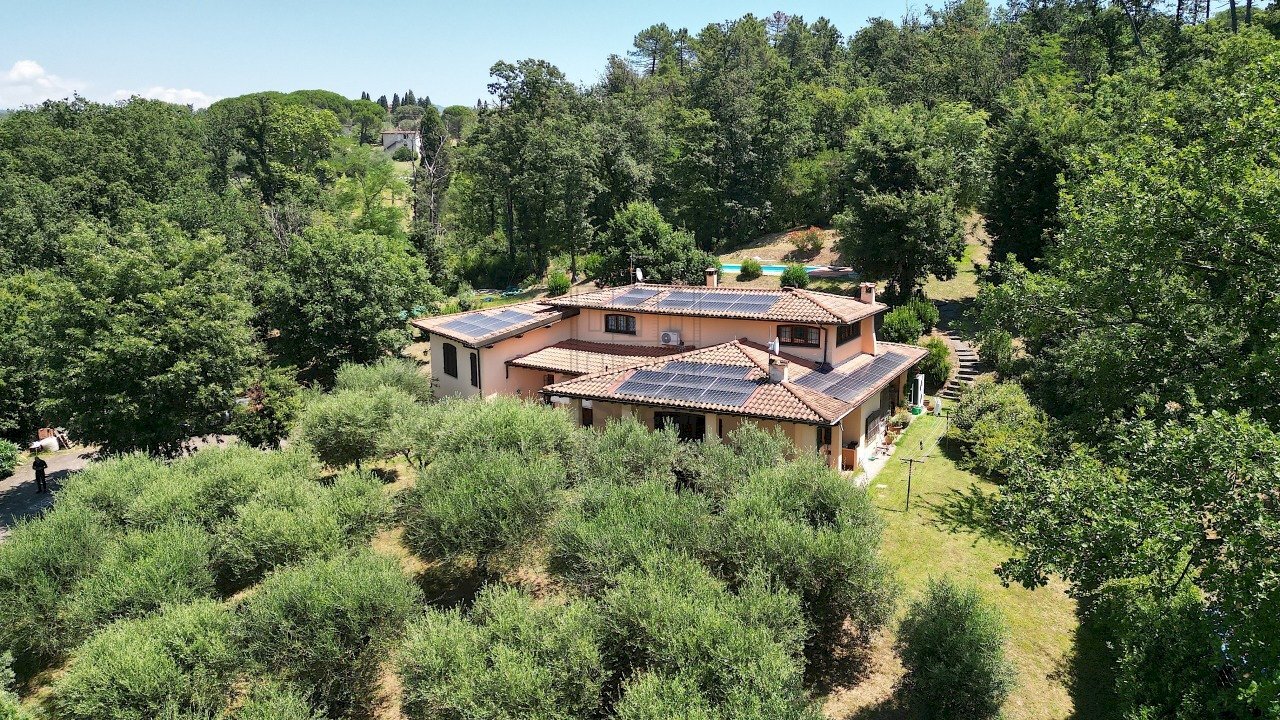 vendesi villa con piscina e giardino lucca colline - Villa Via dei Borelli, Lucca - photo 2