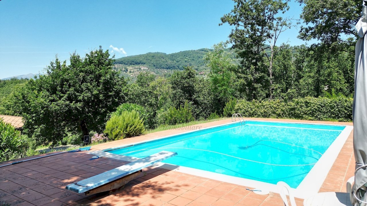 vendesi villa con piscina e giardino lucca colline - Villa Via dei Borelli, Lucca - photo 3
