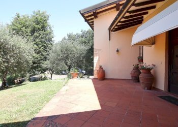 vendesi villa con piscina e giardino lucca colline - Villa Via dei Borelli, Lucca - foto 12