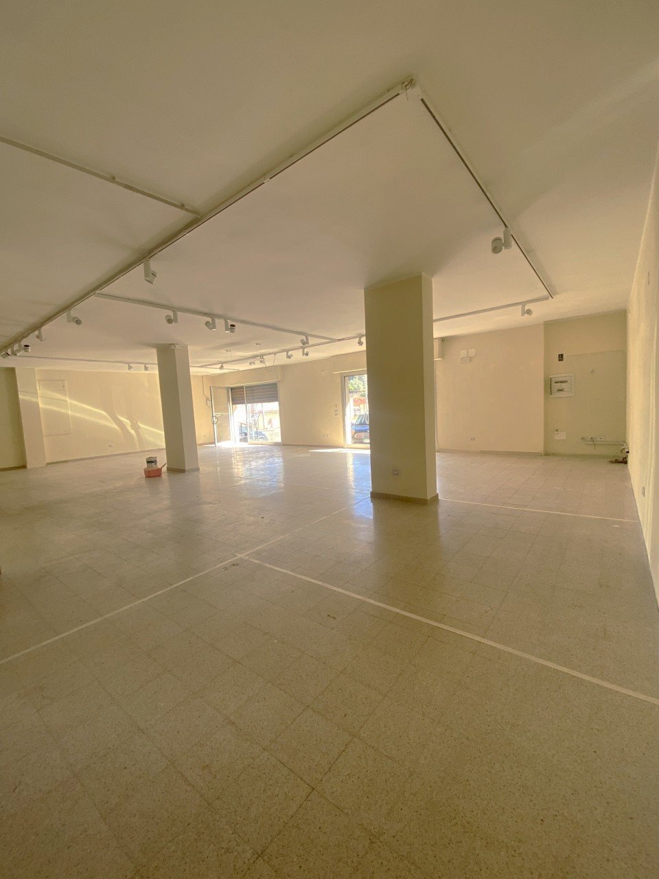 IMG_3683.jpg - Locale Commerciale Via Sbarre Superiori 58, Reggio di Calabria - foto 1