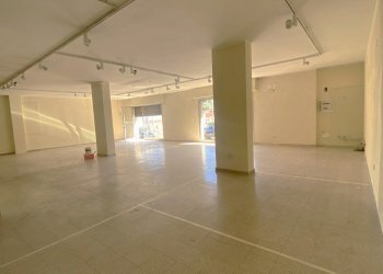 IMG_3683.jpg - Locale Commerciale Via Sbarre Superiori 58, Reggio di Calabria - foto 1